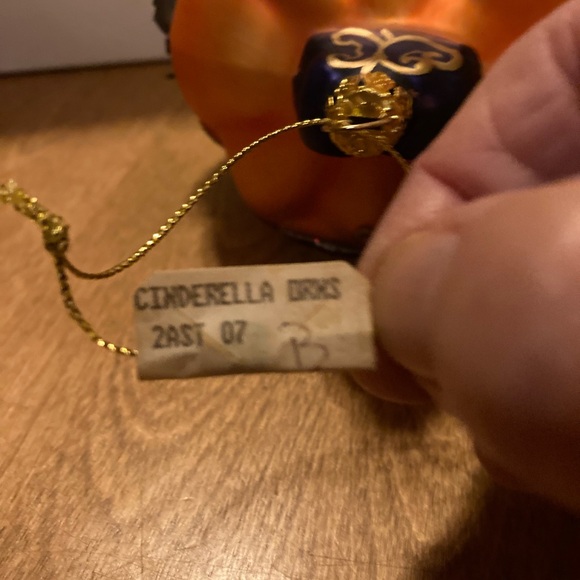 Christmas Loft Cinderella and her pumpkin carriage ornaments - Picture 6 of 15